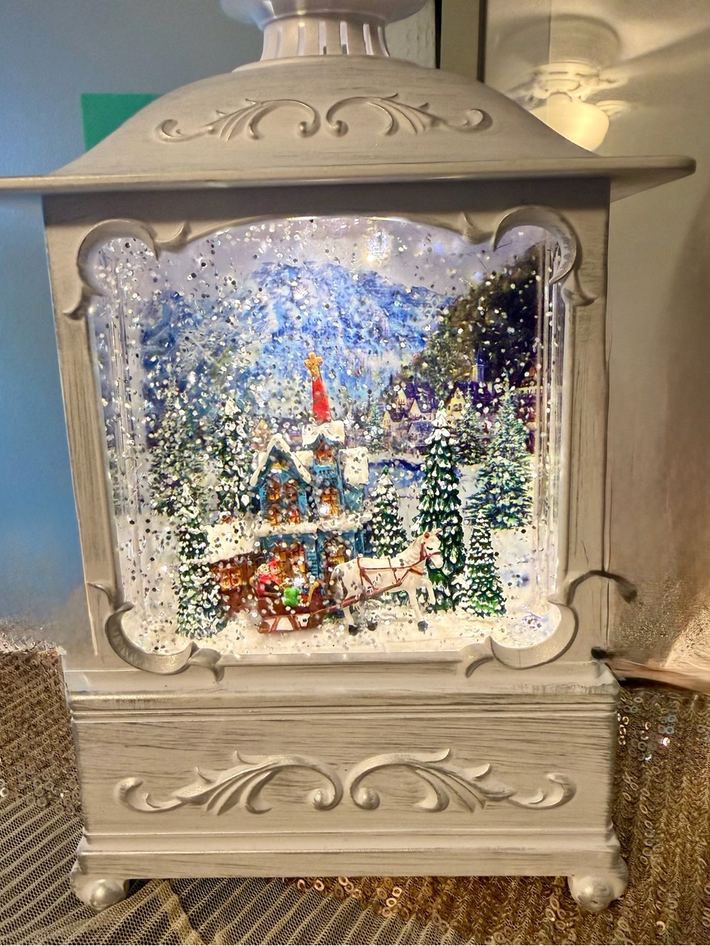 🌸H29 - White Winter Village Snow Globe Lantern - Home Holiday Decor🐎🛷❄️🛍️